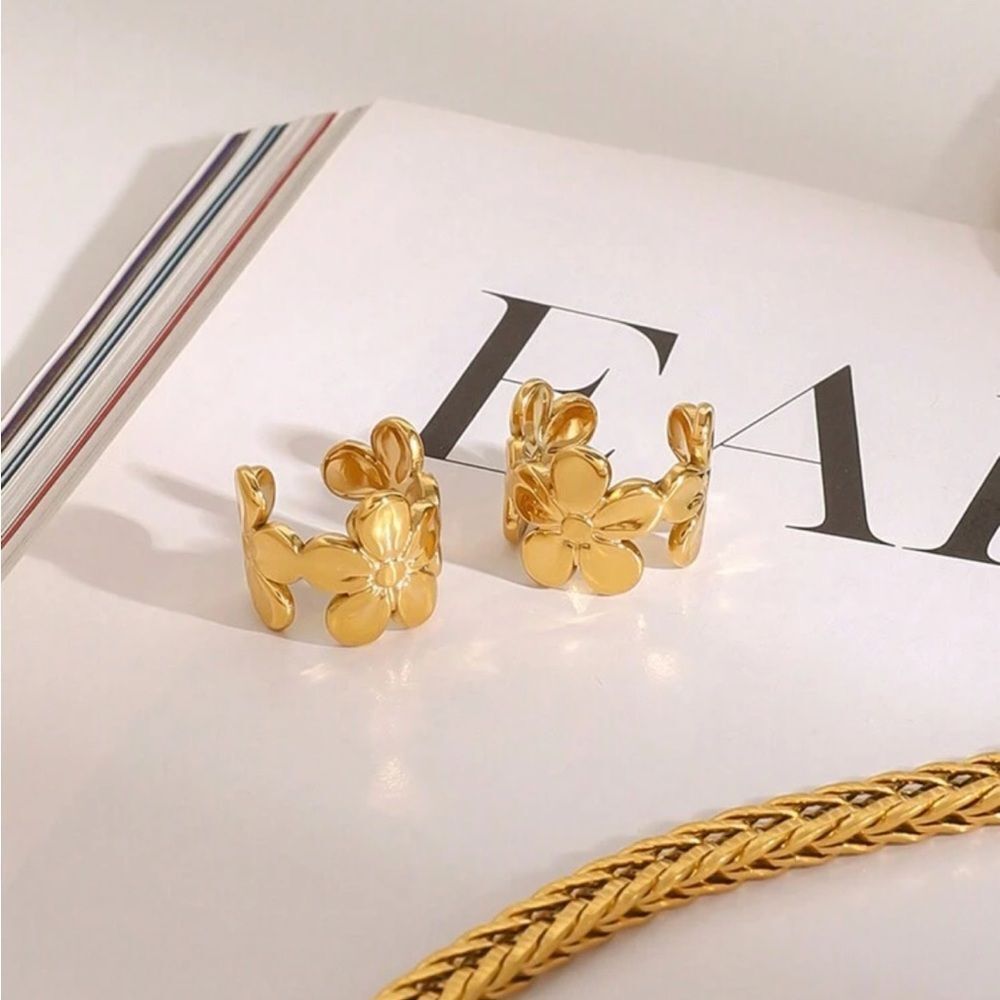 Flower Ear Cuff Q902 - Picture 2 of 5